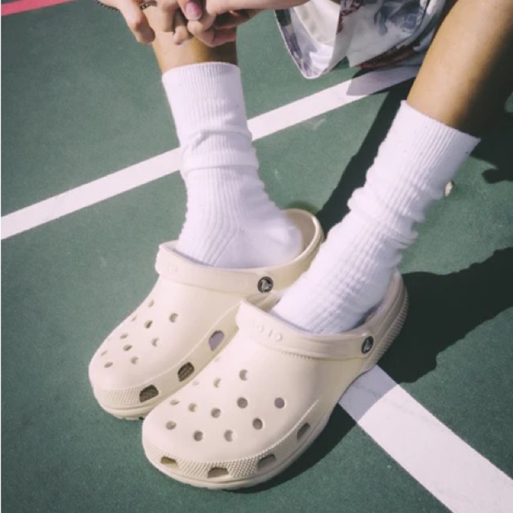 CROCS Classic Clog in Cream